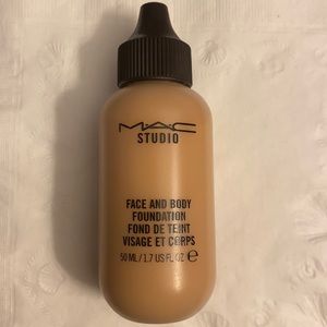 Mac studio face and body foundation